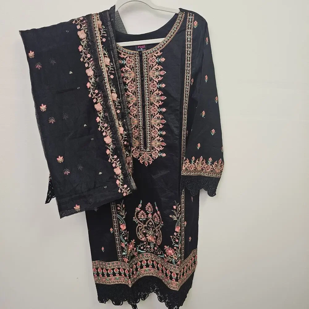 Posh Pakistani Kurta Set,  Embroidered Kaftan with Matching Dupatta Size M